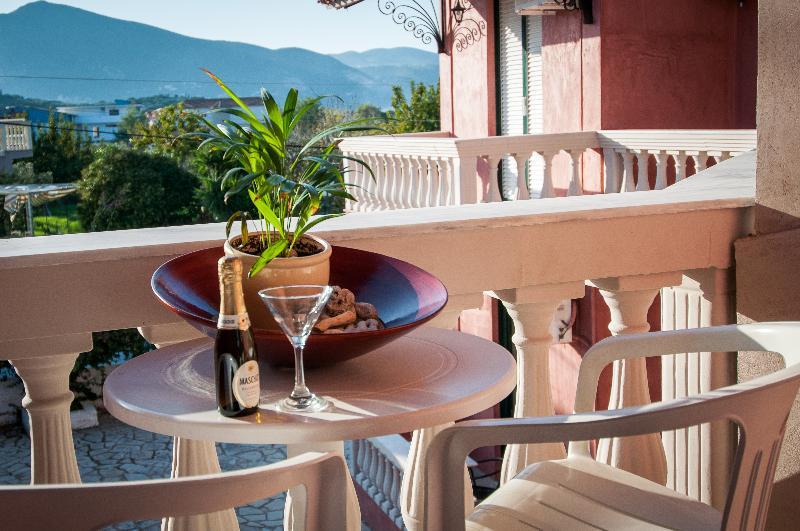 Zante Nest & 公寓式飯店 Alikanás